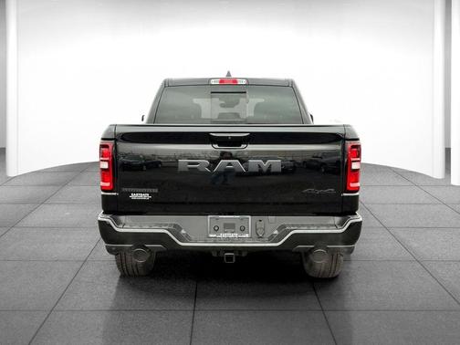 Diamond Black Crystal Pearlcoat 2026 RAM 1500 Big Horn/Lone Star