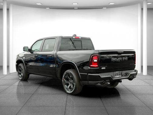 Diamond Black Crystal Pearlcoat 2026 RAM 1500 Big Horn/Lone Star