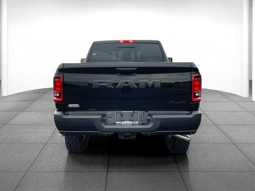 Diamond Black Crystal Pearlcoat 2026 RAM 2500 Tradesman Crew Cab 4x4 6'4' Box