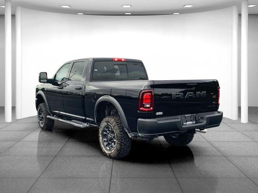 Diamond Black Crystal Pearlcoat 2026 RAM 2500 Tradesman Crew Cab 4x4 6'4' Box