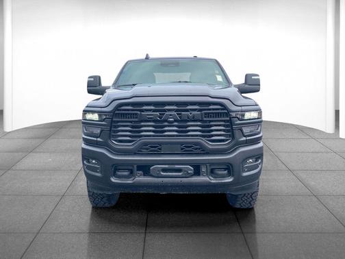 Diamond Black Crystal Pearlcoat 2026 RAM 2500 Tradesman Crew Cab 4x4 6'4' Box