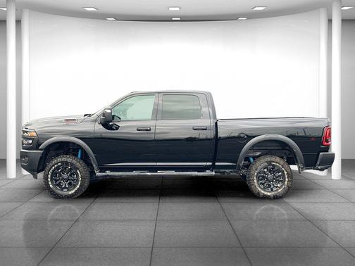 Diamond Black Crystal Pearlcoat 2026 RAM 2500 Tradesman Crew Cab 4x4 6'4' Box