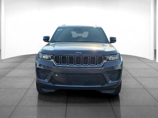 Baltic Gray Metallic Clearcoat 2026 Jeep Grand Cherokee Altitude