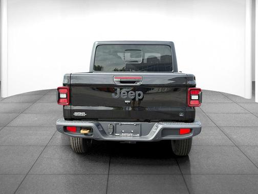 Black Clearcoat 2026 Jeep Gladiator 85th Anniversary Edition 4x4