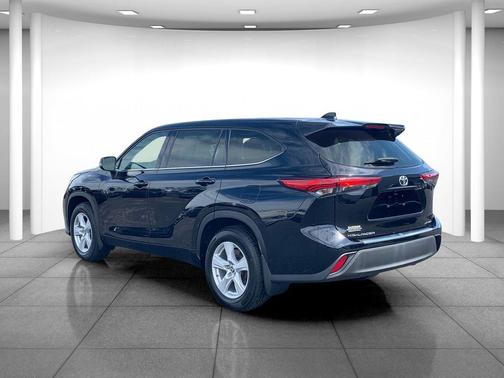 2020 Toyota Highlander LE