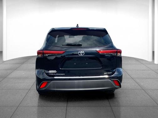 2020 Toyota Highlander LE