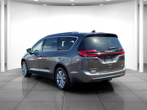 Granite Crystal Metallic Clearcoat 2021 Chrysler Pacifica Touring L