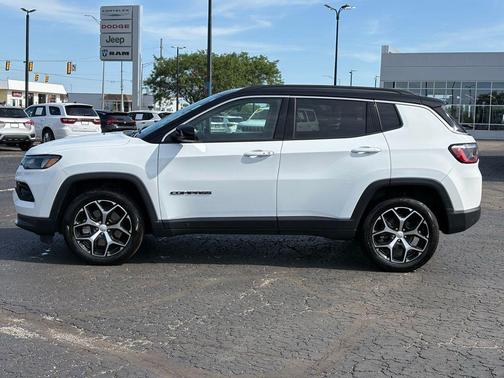 Bright White Clearcoat 2024 Jeep Compass Limited