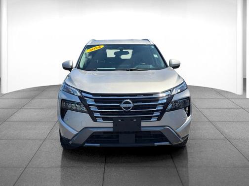 Champagne Silver Metallic 2024 Nissan Rogue SL