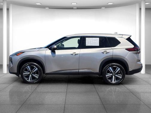 Champagne Silver Metallic 2024 Nissan Rogue SL