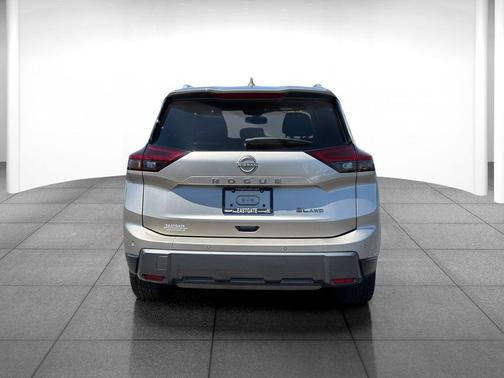 Champagne Silver Metallic 2024 Nissan Rogue SL