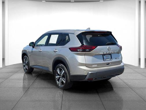 Champagne Silver Metallic 2024 Nissan Rogue SL