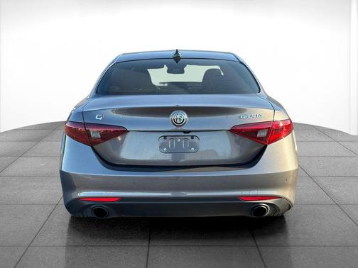 Vesuvio Gray Metallic 2022 Alfa Romeo Giulia Ti