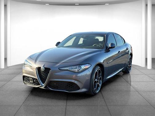 Vesuvio Gray Metallic 2022 Alfa Romeo Giulia Ti