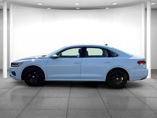 Pure White 2021 Volkswagen Passat 2.0T SE