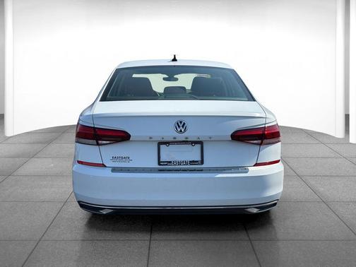 Pure White 2021 Volkswagen Passat 2.0T SE