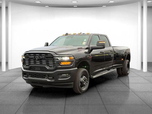 2026 RAM 3500 Tradesman Crew Cab 4x4 8' Box