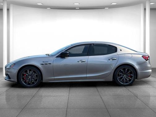 Grigio Metallic 2022 Maserati Ghibli Modena Q4