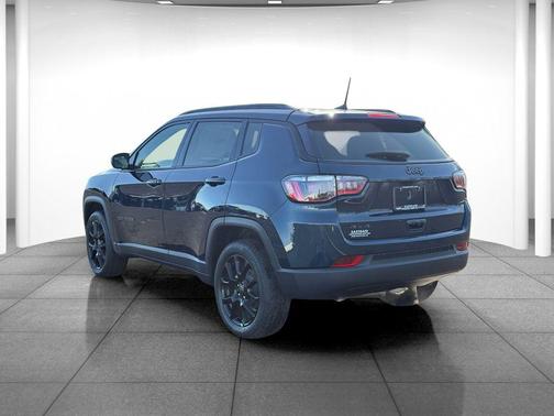 Fathom Blue Pearl Coat 2026 Jeep Compass Latitude