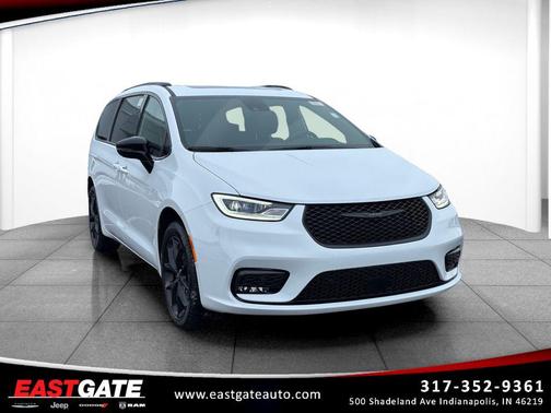 Bright White Clearcoat 2026 Chrysler Pacifica Limited