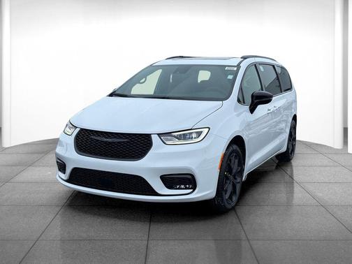 Bright White Clearcoat 2026 Chrysler Pacifica Limited