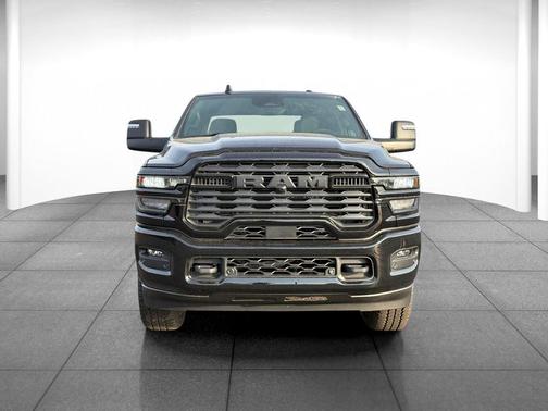 Diamond Black Crystal Pearlcoat 2026 RAM 2500 Big Horn Crew Cab 4x4 6'4' Box