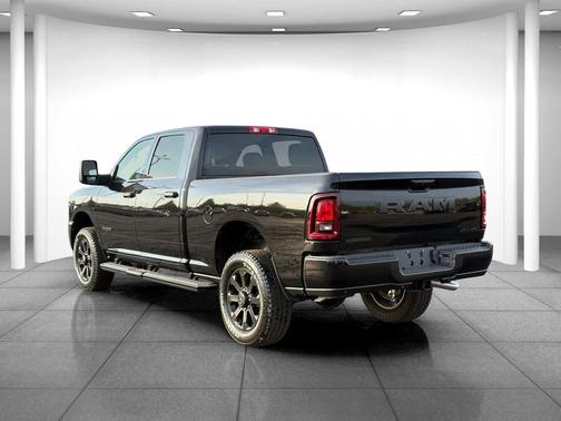 Diamond Black Crystal Pearlcoat 2026 RAM 2500 Big Horn Crew Cab 4x4 6'4' Box