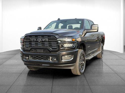 Diamond Black Crystal Pearlcoat 2026 RAM 2500 Big Horn Crew Cab 4x4 6'4' Box