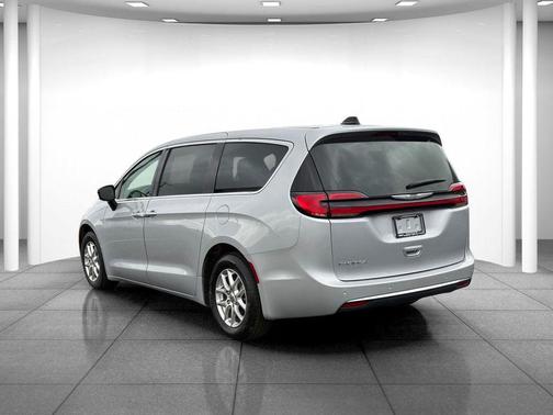 Silver Mist Clearcoat 2024 Chrysler Pacifica Touring L