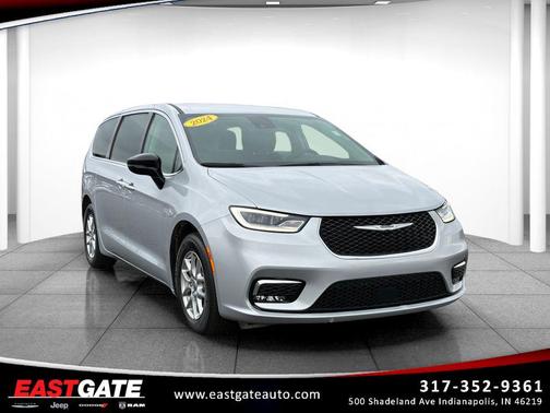 Silver Mist Clearcoat 2024 Chrysler Pacifica Touring L