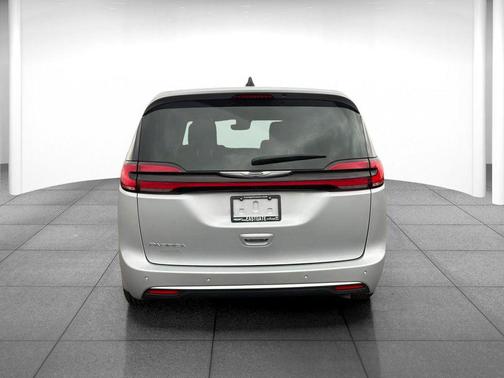 Silver Mist Clearcoat 2024 Chrysler Pacifica Touring L