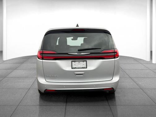 Silver Mist Clearcoat 2024 Chrysler Pacifica Touring L