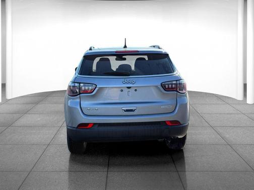 Baltic Gray Metallic Clearcoat 2024 Jeep Compass Latitude