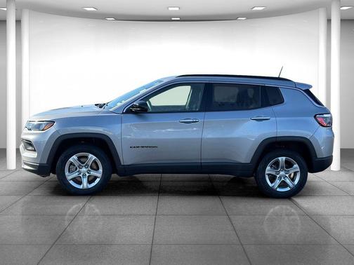 Baltic Gray Metallic Clearcoat 2024 Jeep Compass Latitude