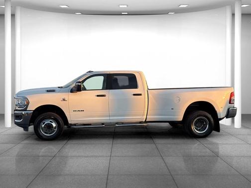 2024 RAM 3500 Big Horn Crew Cab 4x4 8' Box