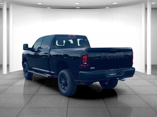 2026 RAM 2500 Tradesman Crew Cab 4x4 6'4' Box