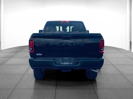2026 RAM 2500 Tradesman Crew Cab 4x4 6'4' Box