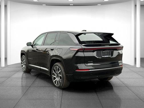 Diamond Black Crystal Pearlcoat 2025 Jeep Wagoneer S Limited