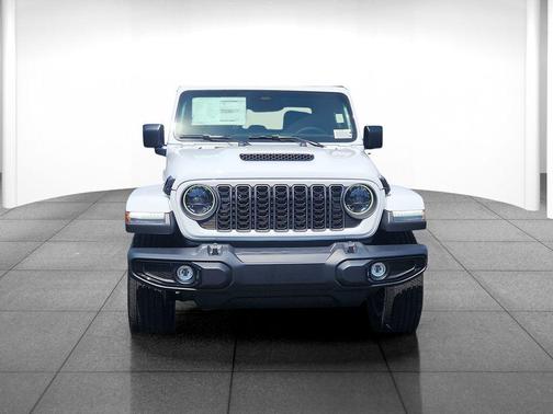 Bright White Clearcoat 2026 Jeep Gladiator Sport S