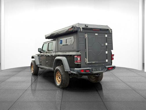 Black Clearcoat 2023 Jeep Gladiator Rubicon