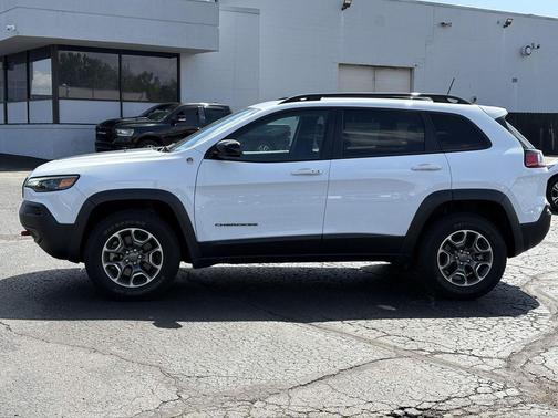 Bright White Clearcoat 2022 Jeep Cherokee Trailhawk