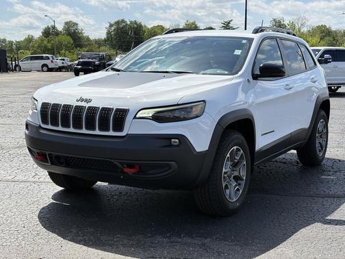 Bright White Clearcoat 2022 Jeep Cherokee Trailhawk