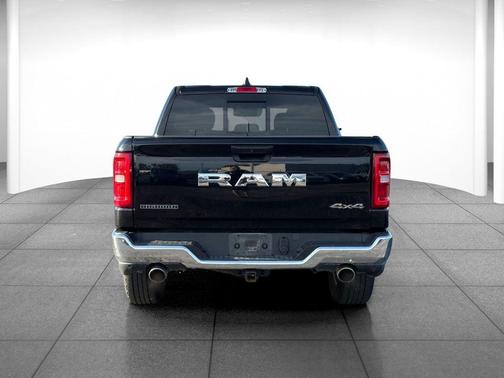 Diamond Black Crystal Pearlcoat 2025 RAM 1500 Big Horn/Lone Star
