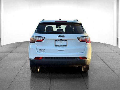 Bright White Clearcoat 2026 Jeep Compass Latitude