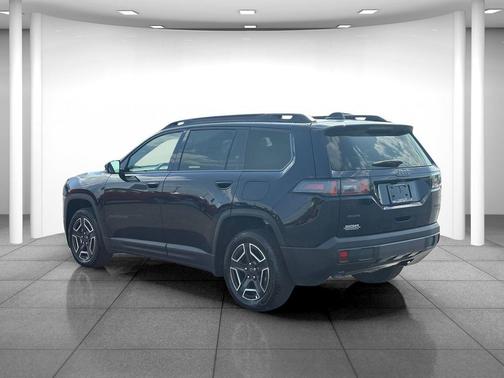 Diamond Black Crystal Pearlcoat 2026 Jeep Cherokee Limited