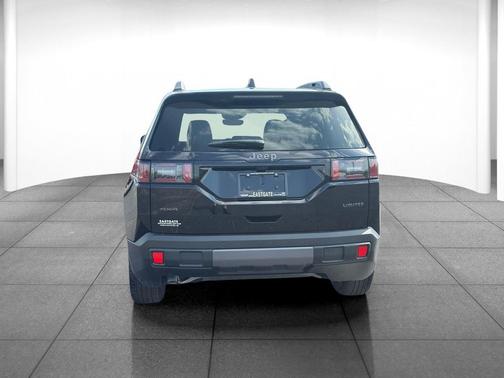 Diamond Black Crystal Pearlcoat 2026 Jeep Cherokee Limited