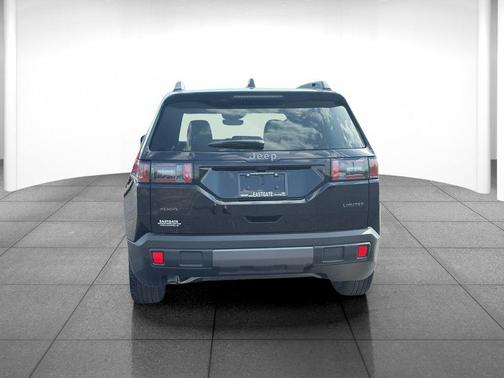 Diamond Black Crystal Pearlcoat 2026 Jeep Cherokee Limited