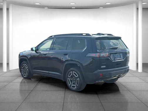 Diamond Black Crystal Pearlcoat 2026 Jeep Cherokee Limited