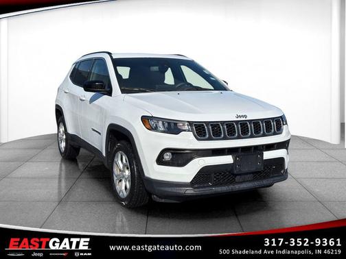 Bright White Clearcoat 2024 Jeep Compass Latitude