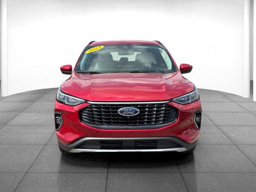 Rapid Red Metallic Tinted Clearcoat 2023 Ford Escape Platinum